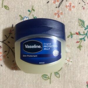 Vaseline Original Protecting Jelly - Blue and Cream